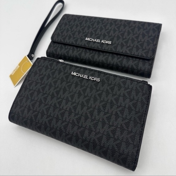 Michael Kors Large Double Zip Wallet
NWT
Wristlet & Trifold Wallet Black - Picture 1 of 14